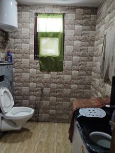 Bathroom Image of 1350 Sq.ft 3 BHK Builder Floor for sale in Bhattakufer Shimla for Rs. 8000000