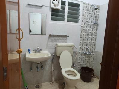 Bathroom Image of 1100 Sq.ft 2 BHK Builder Floor for rent in Indira Nagar Bengaluru for Rs. 65000