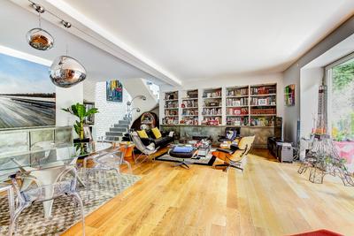 Image of 3100 Sq.ft 4 BHK Apartment / Flat for sale in AP Kool Breeze, Santacruz West, Mumbai for Rs. 125000000
