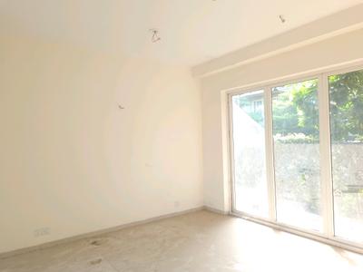 Living Room Image of 2300 Sq.ft 3 BHK Apartment / Flat for sale in BPTP Amstoria , Sector 102 Gurgaon for Rs. 34000000