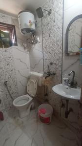 Bathroom Image of 300 Sq.ft 1 RK Builder Floor for rent in RWA Lajpat Nagar 4 Colonies, Lajpat Nagar New Delhi for Rs. 16500