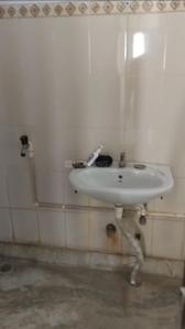 Bathroom Image of 1400 Sq.ft 4 BHK Builder Floor for rent in Harmu Ranchi for Rs. 25000