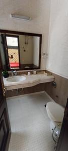 Bathroom Image of 5000 Sq.ft 6 BHK Independent House for sale in DLF Independent Floors At Dlf City Phase III, DLF Phase 3 Gurgaon for Rs. 110000000