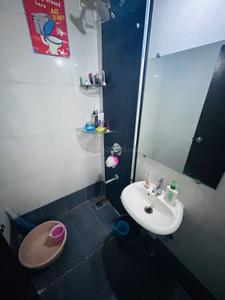 Bathroom Image of 1000 Sq.ft 2.5 BHK Apartment / Flat for rent in Dheeraj Jade Residences , Wagholi Pune for Rs. 32000