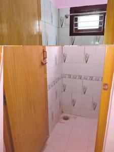 Bathroom Image of 700 Sq.ft 2 BHK Independent House for rent in Avalapalli Hudco Hosur for Rs. 13000