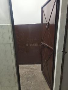 Bathroom Image of 1000 Sq.ft 3 BHK Builder Floor for rent in Alambagh Lucknow for Rs. 6500