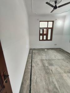 Bedroom Image of 900 Sq.ft 2 BHK Builder Floor for rent in Ramesh Nagar New Delhi for Rs. 24000