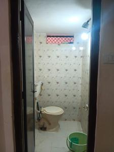 Bathroom Image of 900 Sq.ft 2 BHK Independent House for rent in Lal Darwaza Hyderabad for Rs. 13500