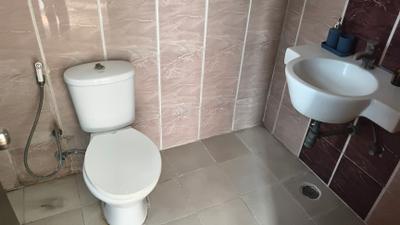 Bathroom Image of 1400 Sq.ft 2.5 BHK Apartment / Flat for sale in Kingswood Court, Crossings Republik Ghaziabad for Rs. 18000000