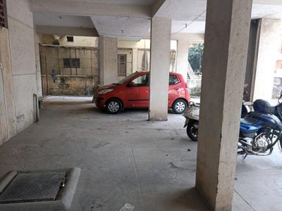 Car Garage Image of 800 Sq.ft 2 BHK Apartment / Flat for rent in Sampangiram Nagar Bengaluru for Rs. 300000