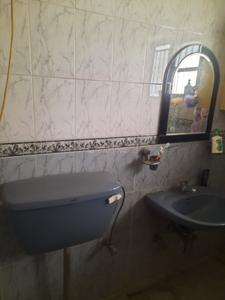 Bathroom Image of 1000 Sq.ft 2 BHK Builder Floor for rent in Sector 40 Gurgaon for Rs. 30000