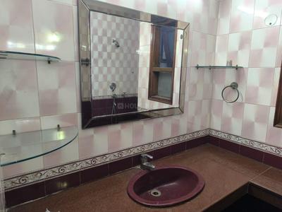 Bathroom Image of 4400 Sq.ft 3.5 BHK Builder Floor for rent in Sector 14 Faridabad for Rs. 45000