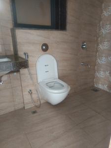 Common Bathroom Image of 850 Sq.ft 2 BHK Apartment / Flat for sale in Amanora Gold Towers, Hadapsar Pune for Rs. 12100000