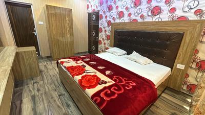 Bedroom Image of 1400 Sq.ft 8 BHK Villa for rent in Chaukaghat Varanasi for Rs. 70000