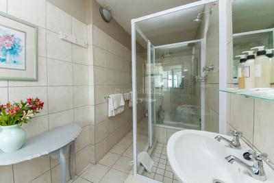 Bathroom Image of 1900 Sq.ft 3 BHK Apartment / Flat for sale in H Rishabraj Mangal Varsha, Santacruz West Mumbai for Rs. 92500000