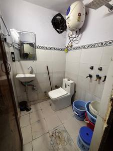 Bathroom Image of 490 Sq.ft 1 BHK Apartment / Flat for sale in Shalimar Garden Ghaziabad for Rs. 1750000