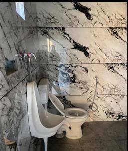Bathroom Image of 7860 Sq.ft 10 BHK Independent House for rent in Channi Himmat Jammu for Rs. 135999