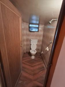 Bathroom Image of 850 Sq.ft 2 BHK Independent House for rent in Patuli Kolkata for Rs. 11500