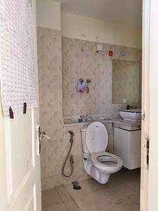 Common Bathroom Image of 1950 Sq.ft 3 BHK Apartment / Flat for sale in Shree Vardhman Victoria, Sector 70 Gurgaon for Rs. 23500000