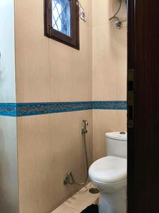 Common Bathroom Two Image of 3300 Sq.ft 4 BHK Builder Floor for rent in DLF Phase 3 Gurgaon for Rs. 150000