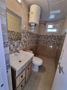 Bathroom Image of 2500 Sq.ft 3 BHK Independent House for rent in Sector 19 Noida for Rs. 48000