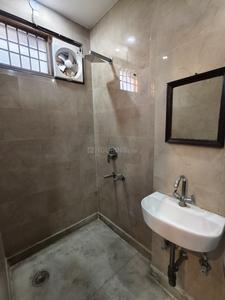 Bathroom Image of 815 Sq.ft 3 BHK Builder Floor for rent in Sector 4 Rohini New Delhi for Rs. 30000