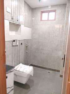 Common Bathroom Image of 1350 Sq.ft 4 BHK Builder Floor for sale in Chandra Park New Delhi for Rs. 13000000