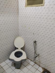 Bathroom Image of 1080 Sq.ft 2 BHK Apartment / Flat for sale in Niyati Apartment, Kankaria Ahmedabad for Rs. 6000000