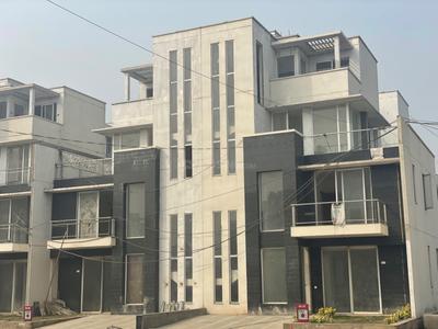 Image of 2759 Sq.ft 4 BHK Villa for sale in Godrej Golf Link, Jaypee Greens, Greater Noida for Rs. 35000000