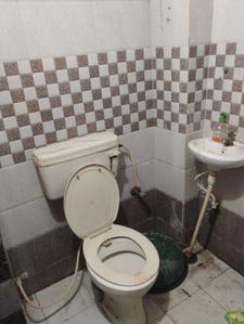 Bathroom Image of 600 Sq.ft 2 BHK Apartment / Flat for rent in Neelkanth Apartments, Borkhandi Kota for Rs. 7000