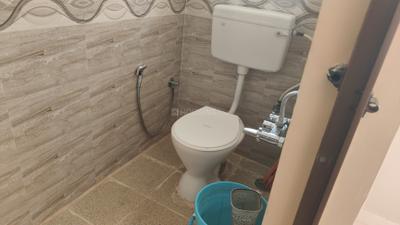 Bathroom Image of 400 Sq.ft 1 BHK Independent House for rent in Koramangala Bengaluru for Rs. 18000