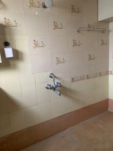 Bathroom Image of 1500 Sq.ft 3 BHK Apartment / Flat for rent in Khairatabad Hyderabad for Rs. 40000