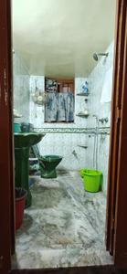 Bathroom Image of 1100 Sq.ft 2 BHK Builder Floor for rent in Kalighat Kolkata for Rs. 30000