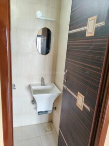 Bathroom Image of 1400 Sq.ft 2 BHK Apartment / Flat for rent in Max Vista, Vilangudi Madurai for Rs. 25000
