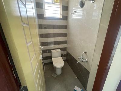 Bathroom Image of 1000 Sq.ft 2 BHK Independent House for rent in Sholinganallur Chennai for Rs. 30000