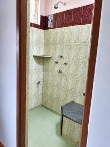 Bathroom Image of 1000 Sq.ft 2 BHK Apartment / Flat for rent in Madgaon Goa for Rs. 22000