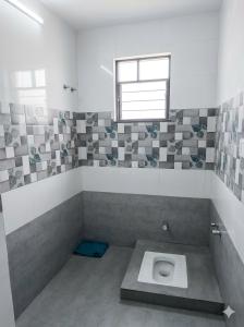 Bathroom Image of 950 Sq.ft 2 BHK Apartment / Flat for sale in Wanadongri Nagpur for Rs. 3599000