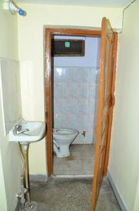 Bathroom Image of 1500 Sq.ft 3 BHK Apartment / Flat for rent in Cooperative Colony Bokaro for Rs. 15000