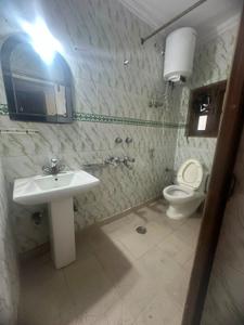 Image of 900 Sq.ft 2 BHK Builder Floor for rent in Jangpura, New Delhi for Rs. 47000