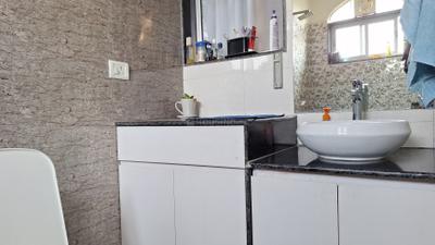 Bathroom Image of 1100 Sq.ft 3 BHK Apartment / Flat for sale in Sterling Apartment, Hasanganj Lucknow for Rs. 8300000