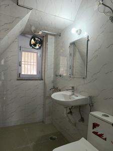 Common Bathroom Image of 300 Sq.ft 1 RK Apartment / Flat for rent in Saket New Delhi for Rs. 19000