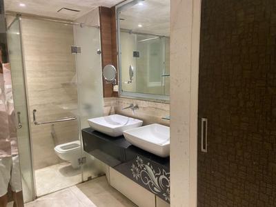 Bathroom Image of 4550 Sq.ft 5 BHK Penthouse for sale in Mahagun Moderne, Sector 78 Noida for Rs. 80000000