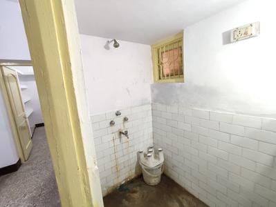 Bathroom Image of 600 Sq.ft 2 BHK Apartment / Flat for sale in South Civil Lines Jabalpur for Rs. 8200000