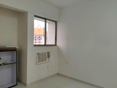 Bedroom Image of 750 Sq.ft 2 BHK Apartment / Flat for rent in Lodha Amara, Thane West Thane for Rs. 45000