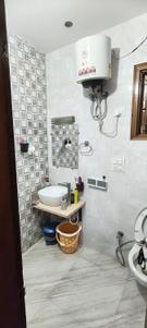 Image of 900 Sq.ft 2 BHK Builder Floor for rent in Ramesh Nagar, New Delhi for Rs. 35000