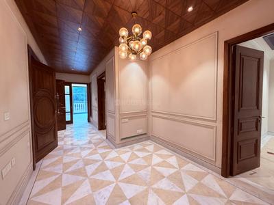 Balcony Image of 2925 Sq.ft 4 BHK Builder Floor for sale in Defence Colony New Delhi for Rs. 160000000