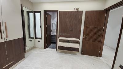 Bedroom Image of 2700 Sq.ft 4.5 BHK Builder Floor for sale in Punjabi Bagh New Delhi for Rs. 62500000