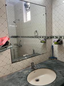 Bathroom Image of 1000 Sq.ft 2 BHK Builder Floor for rent in Lajpat Nagar New Delhi for Rs. 45000