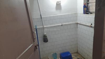Bathroom Image of 200 Sq.ft 1 RK Studio for rent in Kohefiza Bhopal for Rs. 4500