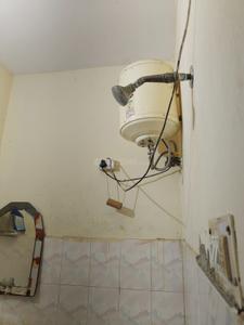 Bathroom Image of 700 Sq.ft 1.5 BHK Independent House for rent in Beta I Greater Noida for Rs. 20000